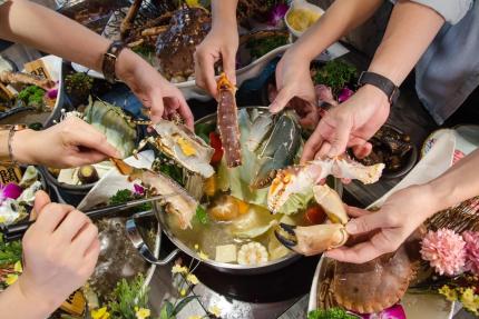 闊佬shabu shabu【2025年】當月壽星!!! 鮑魚、小花枝(二選一)