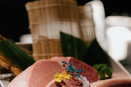 燒肉普拉斯(台南)【2025年10月】壽星本人用餐招待伊比利豬松阪！