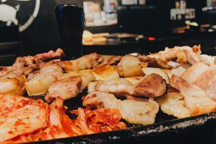 三角三韓國道地烤肉(西門店) - 當週壽星拍照打卡現場送五花肉一份